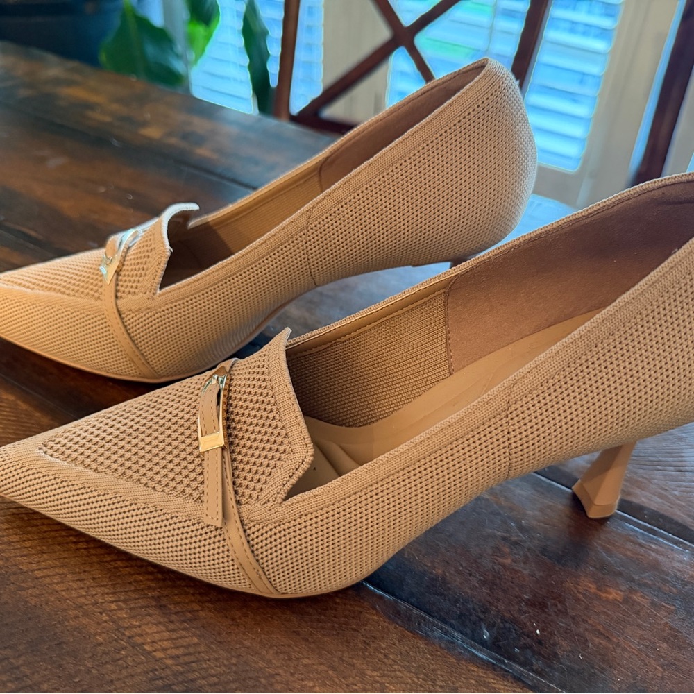 Cosy Island - Pointed Toe Knit Pumps in Beige - Women's Dress Heels
